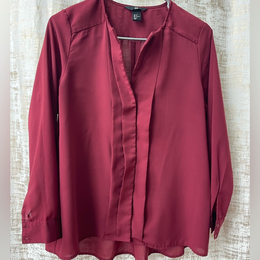 ✨ H&M Burgundy Pintuck Blouse – Lightweight & Elegant - WMN Medium ✨